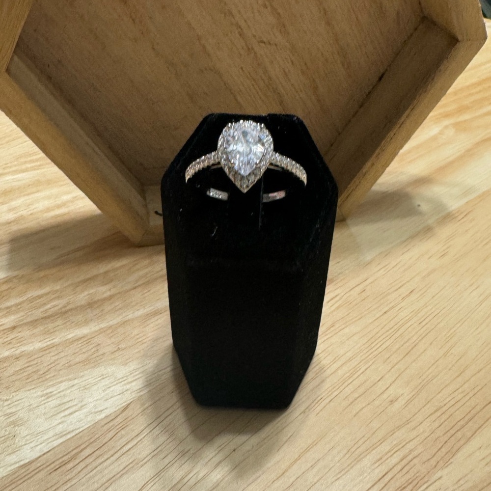 SIZE 10 WEDDING RING - Picture 3 of 6